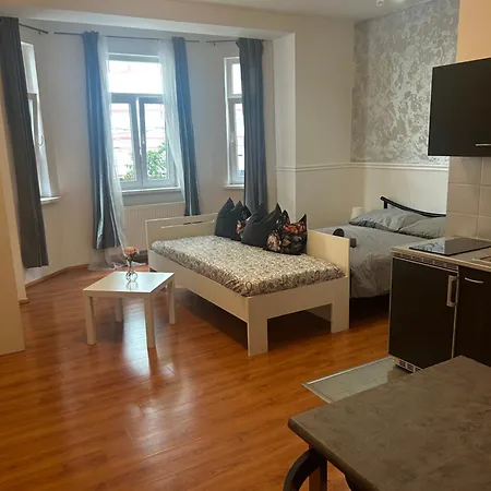 1 St Plaza De Luxe *