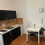 1 St Plaza De Luxe * Pozsony